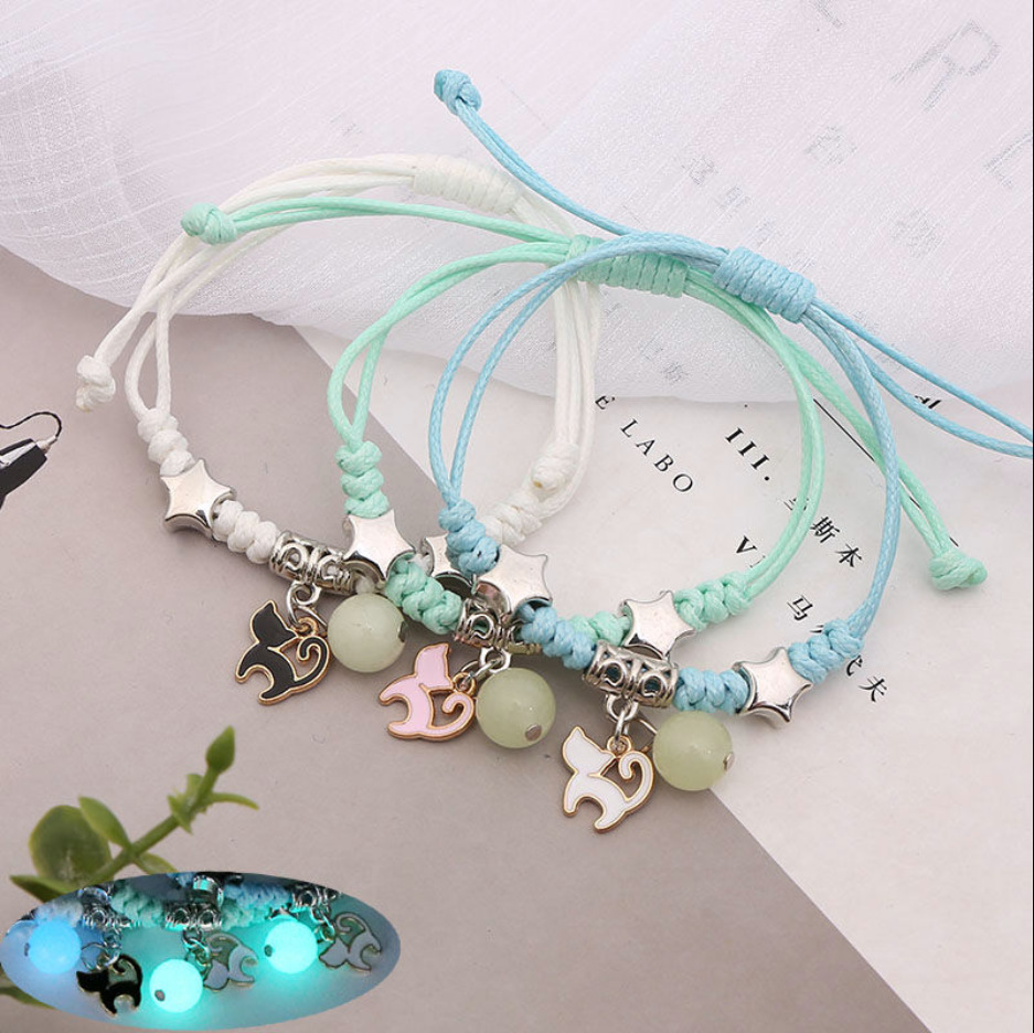 블랙 핑크 화이트 새끼 고양이