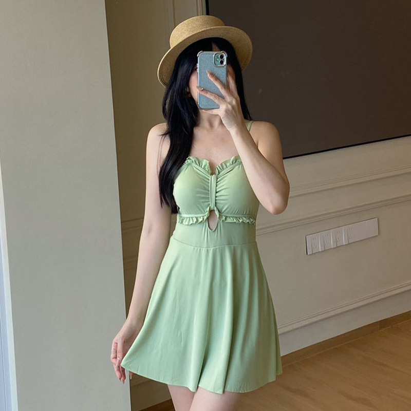 2025 nuevo traje de baño para mujer, una pieza, falda delgada y conservadora, sentido de alta gama, traje de baño de vacaciones de aguas termales junto al mar, mujer al por mayor