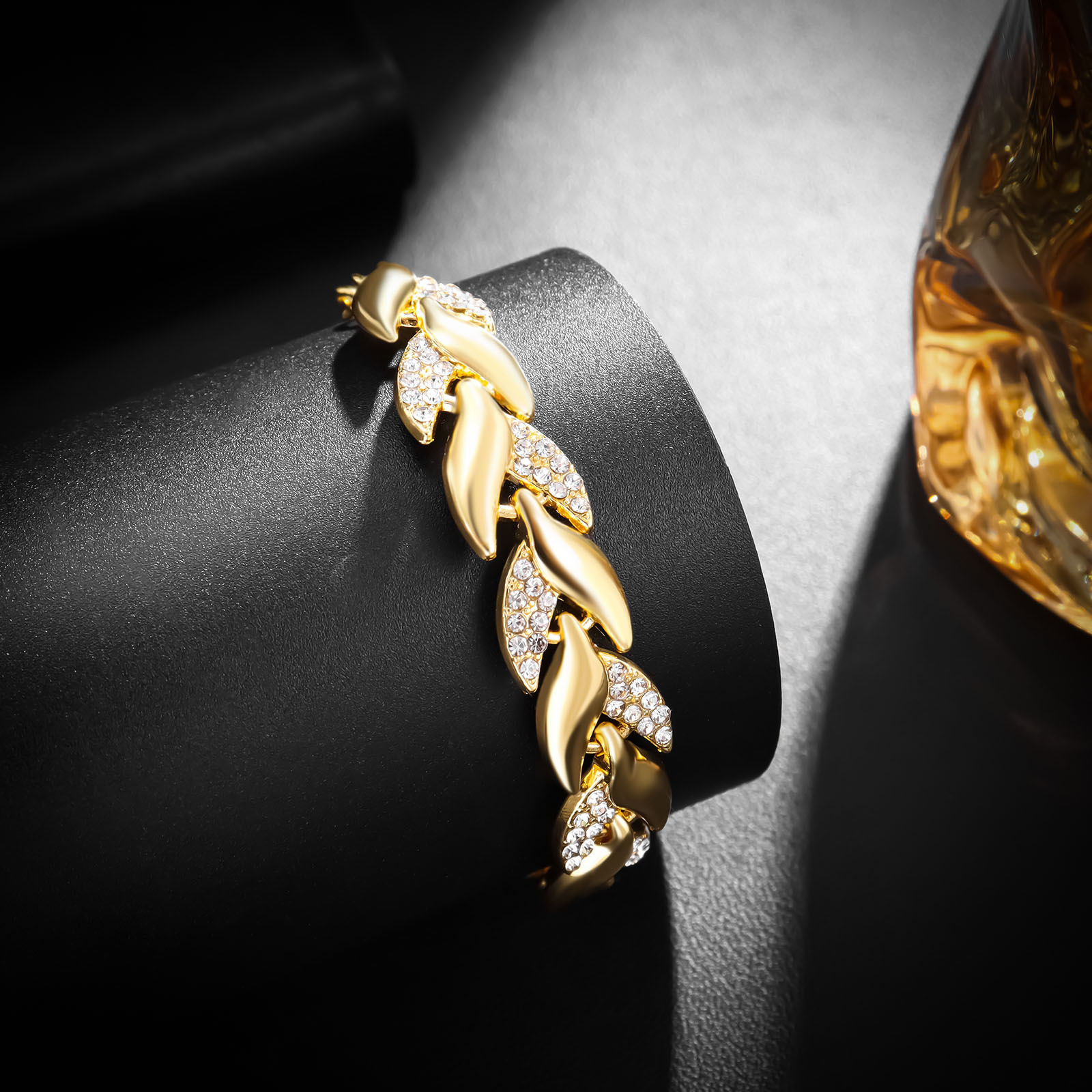 Longrui Joyas transfronterizas Pulsera de hojas doradas de 18 quilates Joyería de boda de moda europea y americana Pulsera de diamantes para mujer al por mayor