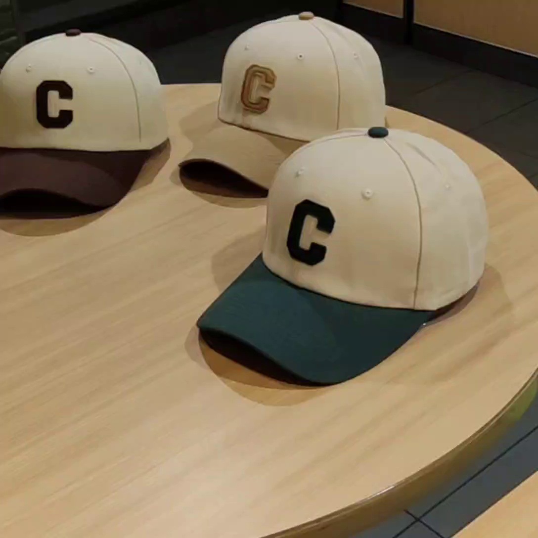 Gorra de béisbol estilo coreano con letras en patchwork para mujer, que estiliza el rostro, gorra de pico de pato con visera rígida para hombre.