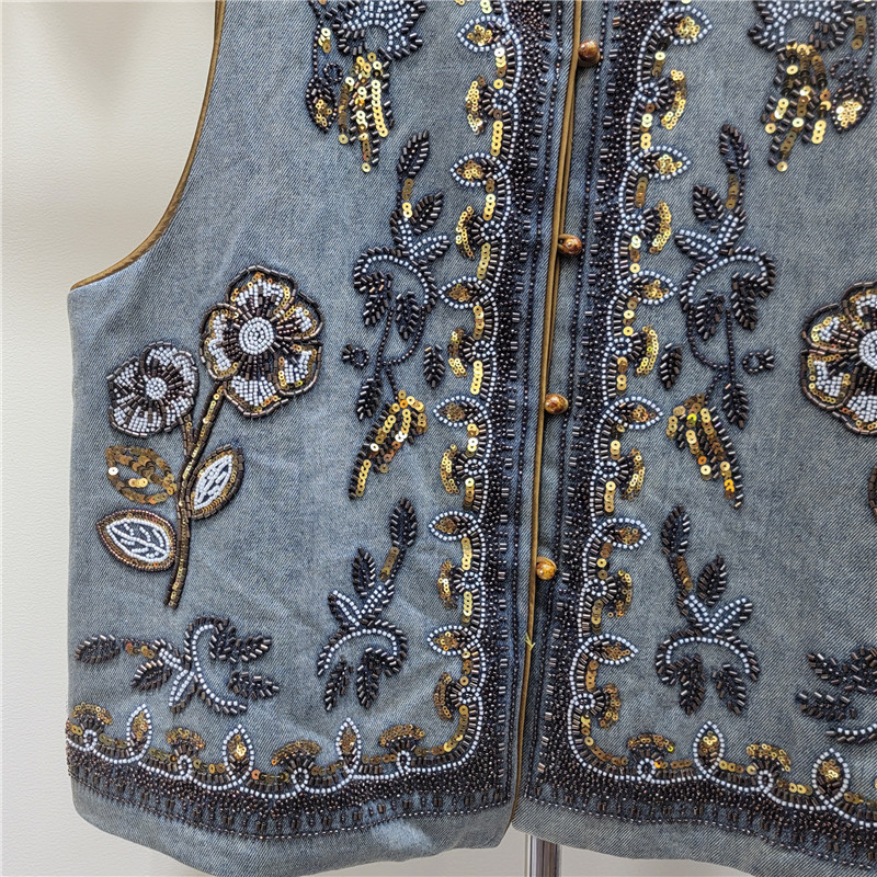 2026 primavera pesada clavos chaleco de vaquín cuello redondo chaleco de alta gama de mujeres plegadas para usar una camisa de alta calidad image 4