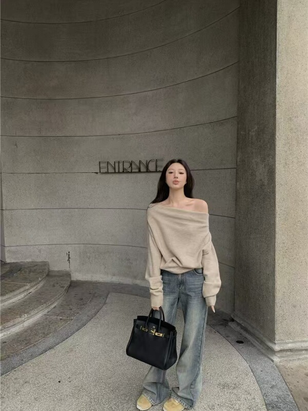 Autumn High-End Wear, Gentle One-Line Collar Long-Sleeved Knitwear, Hot Girl Off-Shoulder Knitwear, Jeans, Autumn and Winter Suit