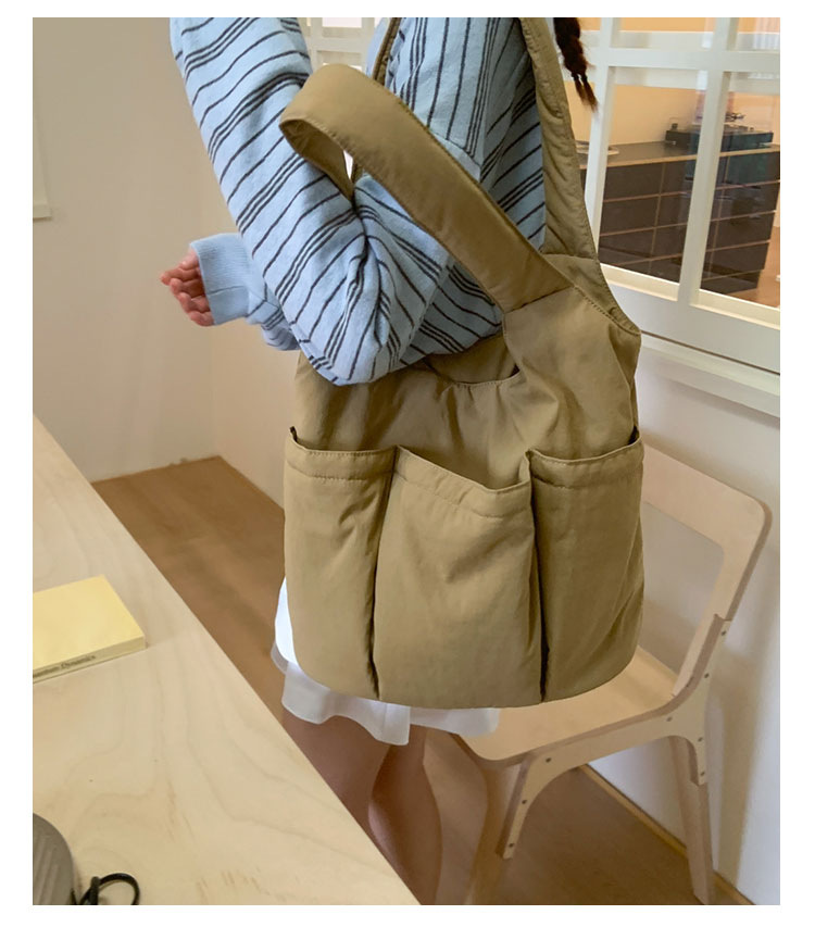 Single-shoulder underarm bag, large-capacity tote bag, versatile nylon fabric bag for women, new pleated multi-pocket commuter handbag undefined