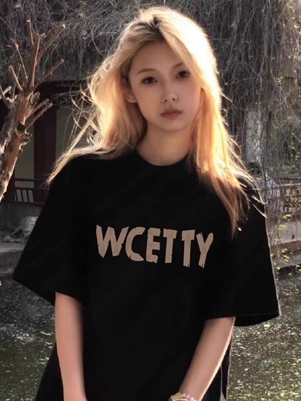 アメリカンレトロ夏黒半袖 Tシャツ女性のための 2025 新しい純粋な綿半袖ハイストリートトップデザインニッチ|undefined
