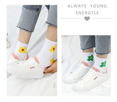 Factory Autumn/Winter New Popular Cartoon Small Flower Socks Women Mid-Calf Student Socks Korean Style Trendy Sports Socks Wholesale
