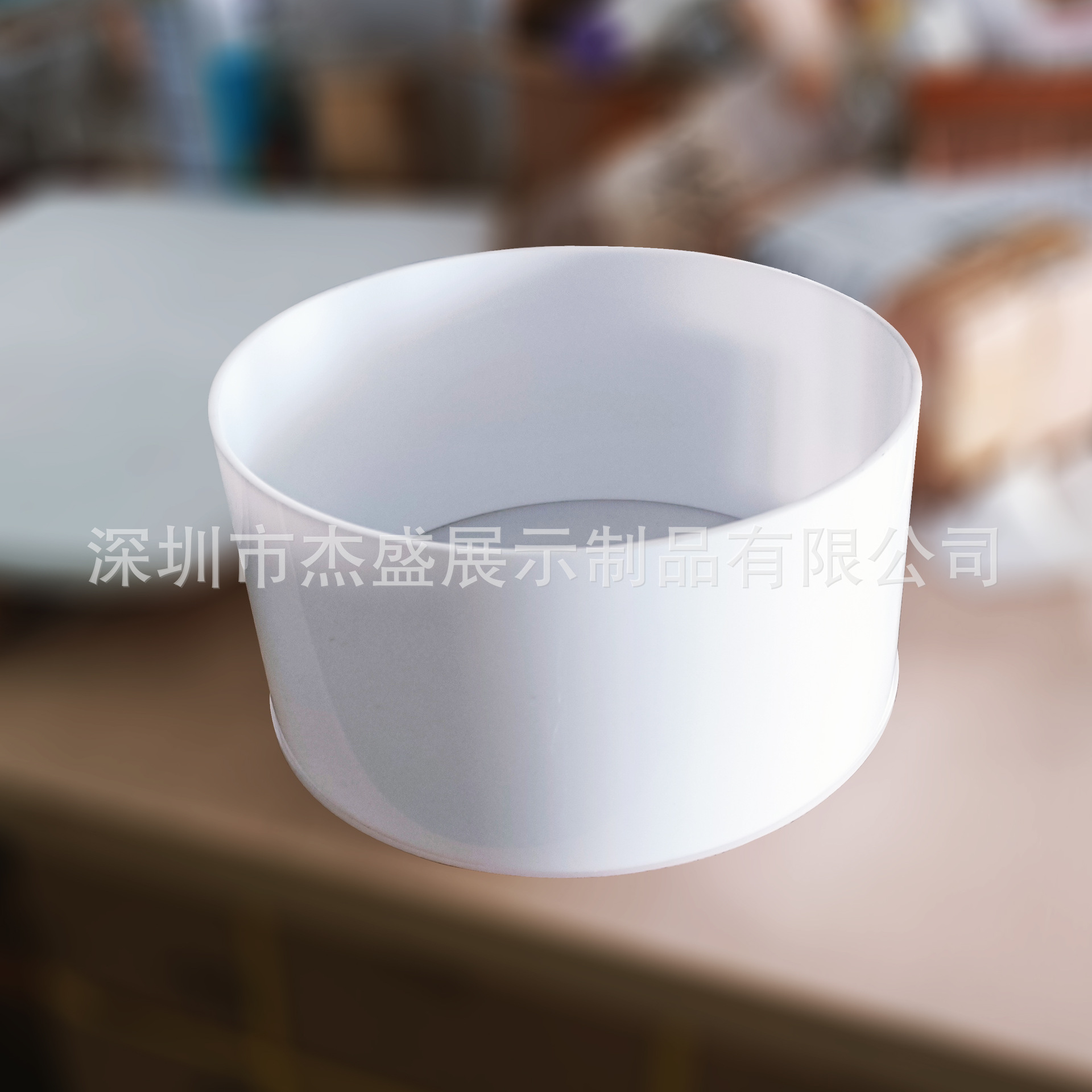 白色亚克力圆筒