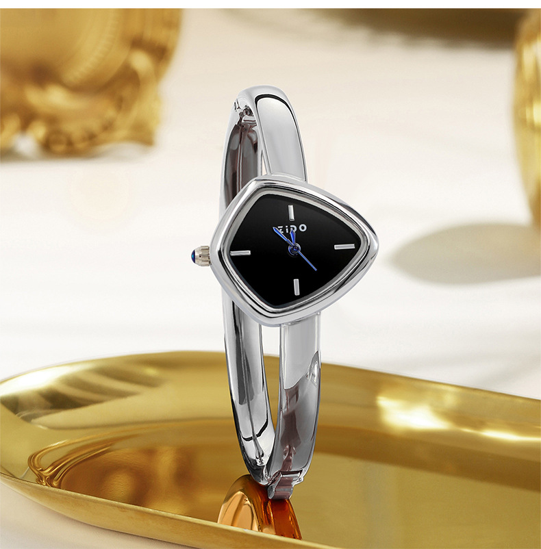 Elegant damklocka med quartzverk i armbandstil_voghion.com