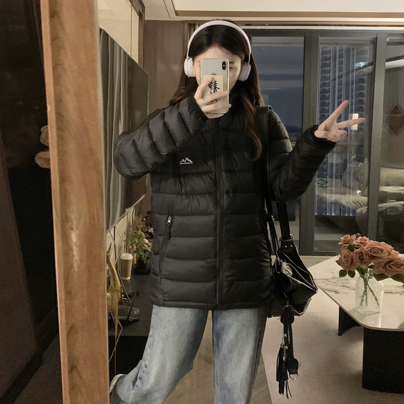 Invierno ligero encapuchado chaqueta de algodón para mujeres 2025 nuevo estilo coreano para vestir con abrigo de algodón caliente y grueso