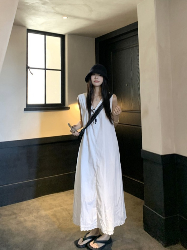 海辺のリゾートスタイルの女性のためのVネックベストドレス夏白ルーズスリムスカートレイジーカジュアルAラインロングスカート|undefined