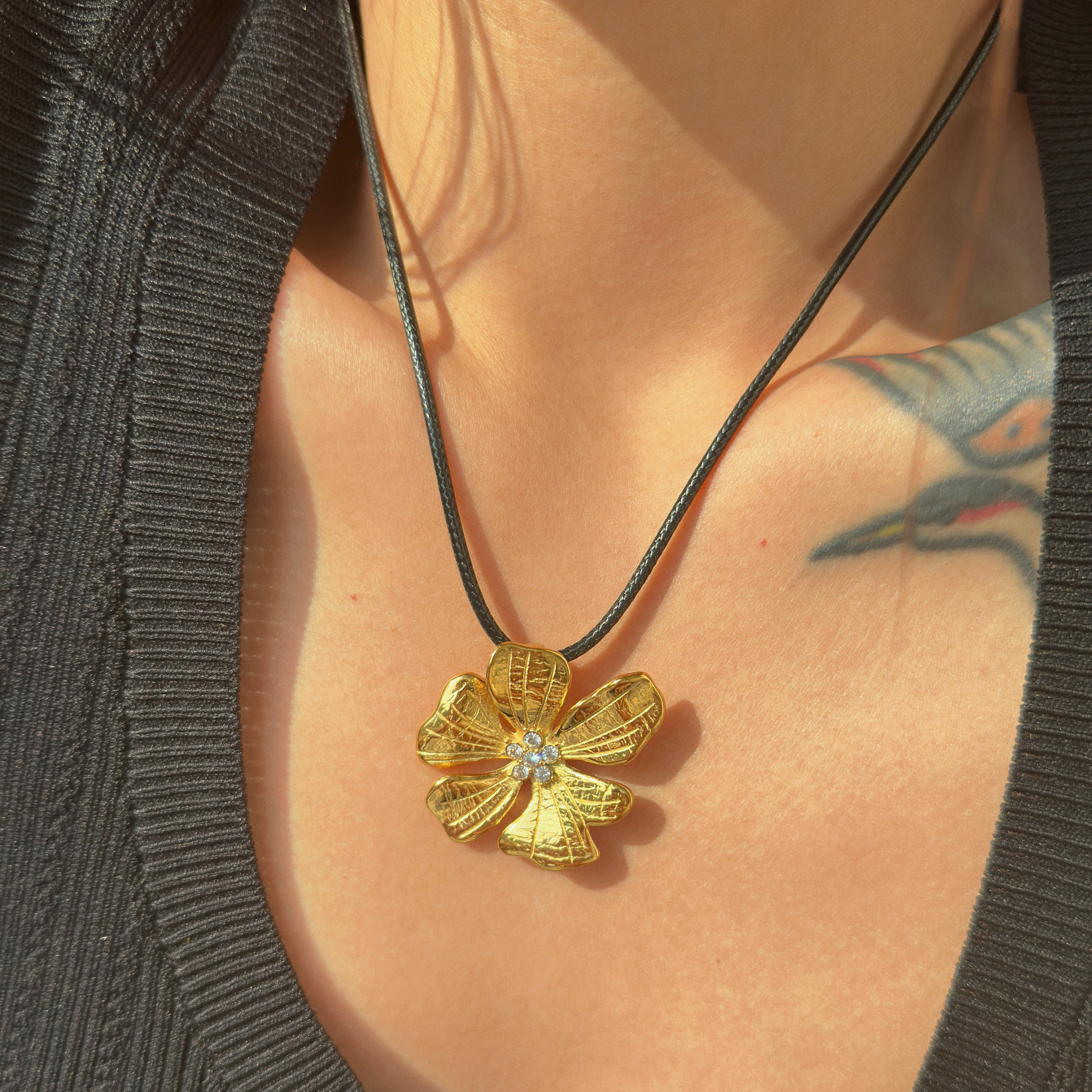 15g Weight Wholesale Jewelry Retro Flower Leather Rope Titanium Steel Zircon 18K Gold Plated Plating Inlay Pendant Necklace