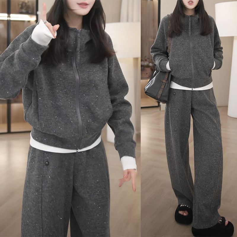 High-end, slimming hooded sweatshirt and casual pants two-piece set, 2026 autumn trendy niche women's fashion outfit