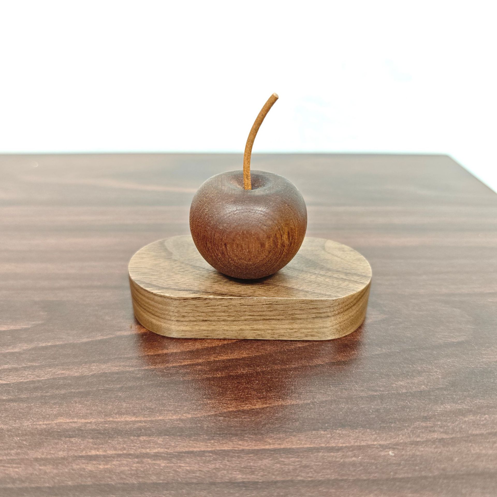 Madera sólida transfronteriza manzana interior perfumador duradero decoración de escritorio para automóviles sin fuego perfumar madera de expansión regalo decorativo