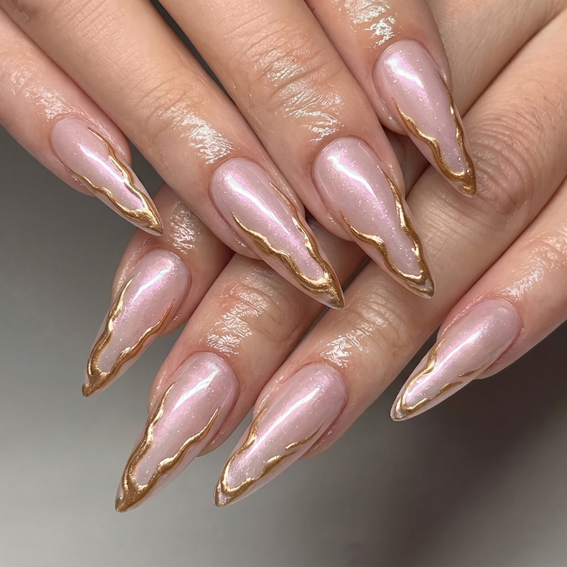 Extra-long pointed nails, 3D wave design, gold-plated cat-eye glitter, sweet and cool, elegant, ins European and American style, cross-border bestseller