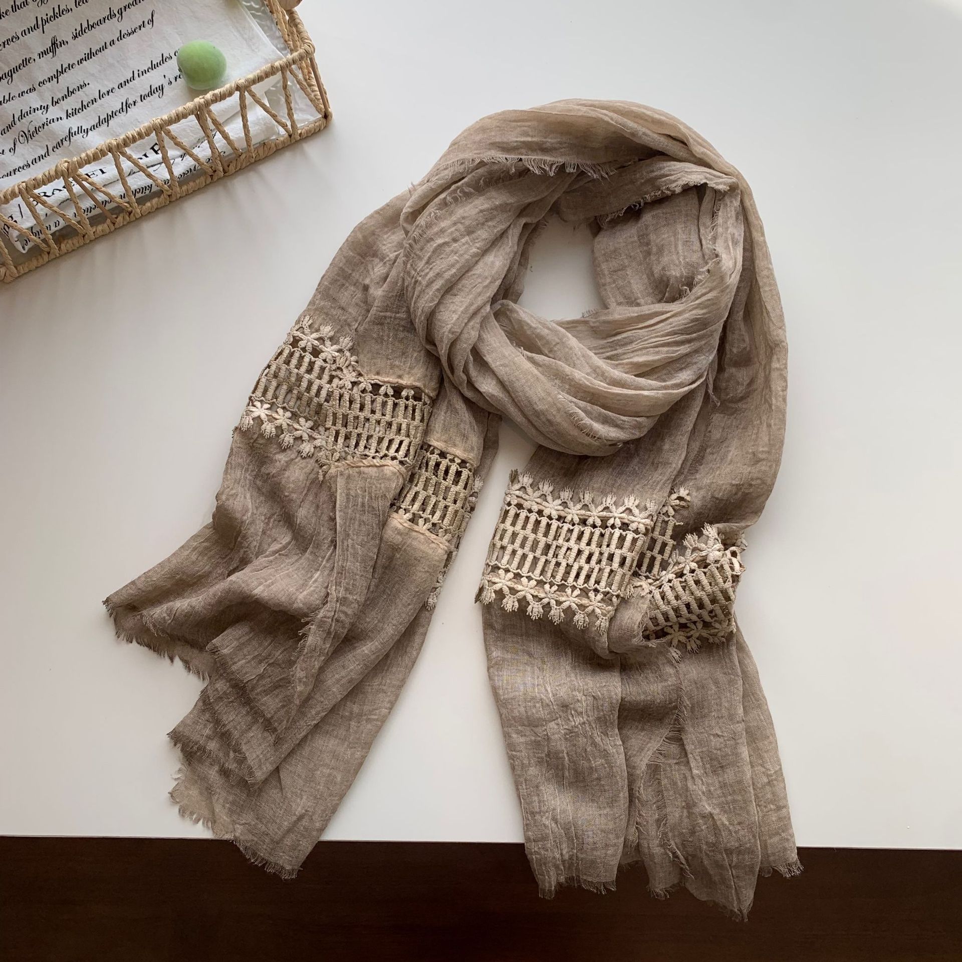 Sciarpa oversize in pizzo mori style per donna coprispalle_voghion.com