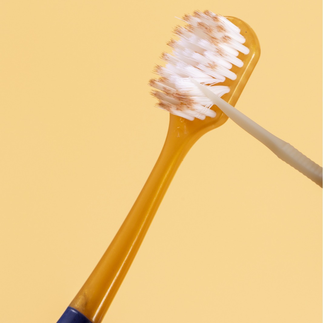 Sam supermercado con el mismo cepillo de dientes de cabello suave de alta calidad para adultos 6 paquetes de cepillo de dientes de encías de cabeza ancha fabricantes