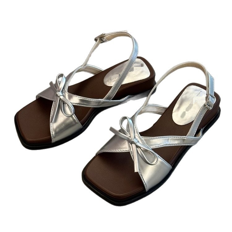 Fada francesa arco de pendiente sandalias de tacones para mujeres verano 2026 nuevo temperamento suave con falda de playa zapatos romanos