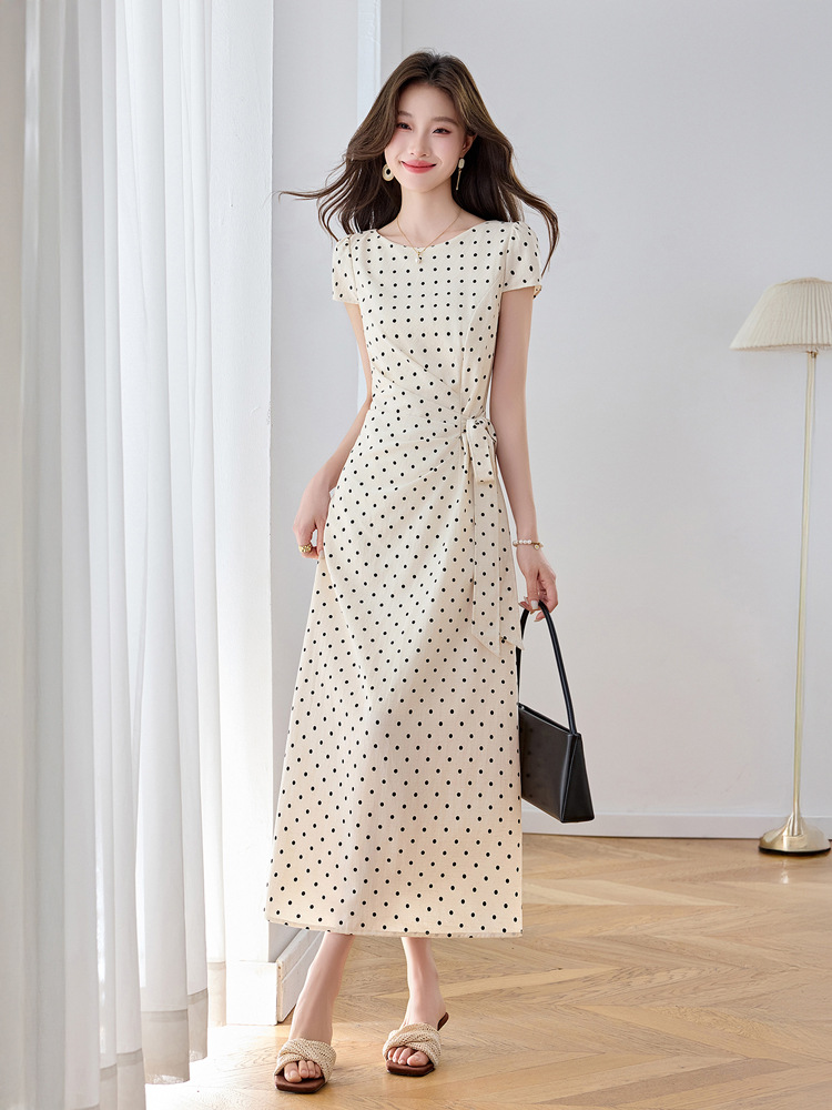 Đầm maxi nữ thắt eo tay ngắn họa tiết chấm bi phong cách nghỉ dưỡng — màu đen, màu trắng