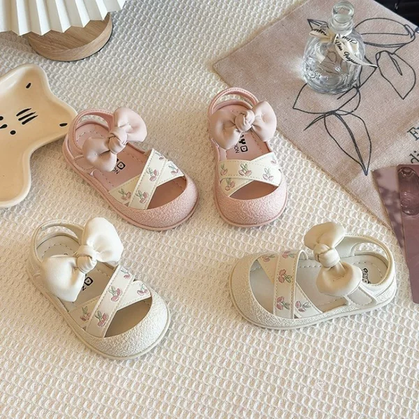 Girls' Closed-Toe Sandals, Summer Princess Style Toddler Shoes, Bowknot Velcro Soft Sole Non-Slip Fashionable Beach Sandals