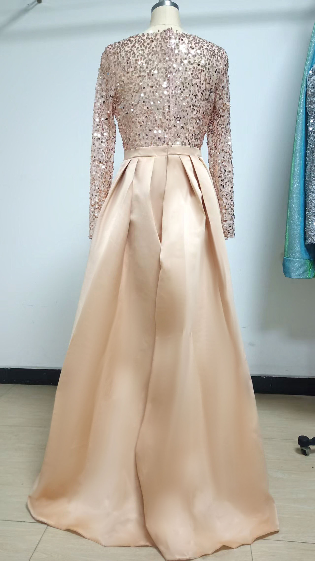 Women's Elegant Sequined Evening Gown Long Sleeved Banquet Dress American Style Fashion For Annual Meeting Host Queen Aura_ecoleips.com