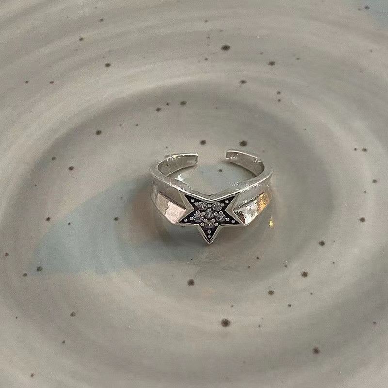 Irregular Pentagram Ring With Sparkling Diamonds Vintage Star_voghion.com