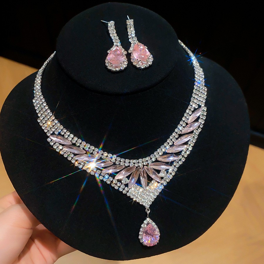 Collar de pendientes de diamantes con gotitas de agua transfronterizas europeas y americanas, colgante de moda de lujo ligero, cadena de clavícula, celebridad de Internet, joyería de alta gama, mujer