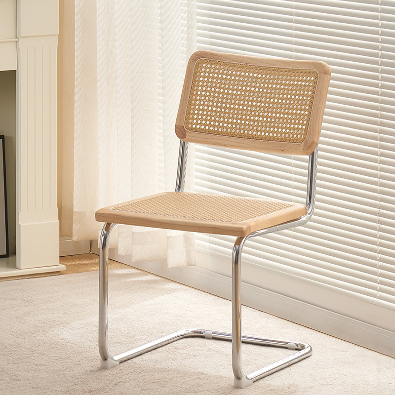 우드 컬러 라탄 의자