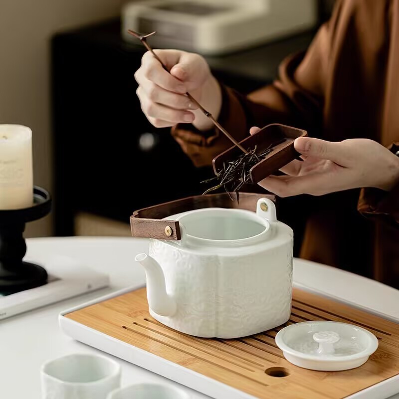 中式仿古浮雕祥云茶壶功夫茶具家用陶瓷泡茶壶复古提梁壶泡茶器单|undefined