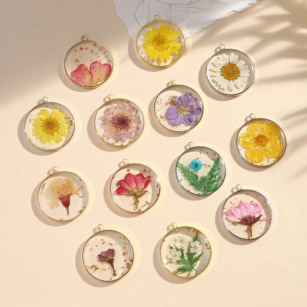 100g Weight Pendant Jewelry Making Type Diameter 30mm Jewelry Making Size DIY Jewelry Accessories Classification 10 PCS/Package Quantity Alloy, Copper Material Flower Pattern Epoxy Design Casual, Simple Style Style 10 PCS/Package Diameter 30mm Alloy Copper Flower Pendant 无