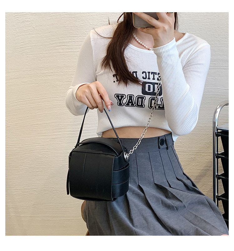 Women's Pu Leather Geometric Solid Color Basic Fashion Soft Surface Square Magnetic Buckle Handbag Crossbody Bag display picture 5