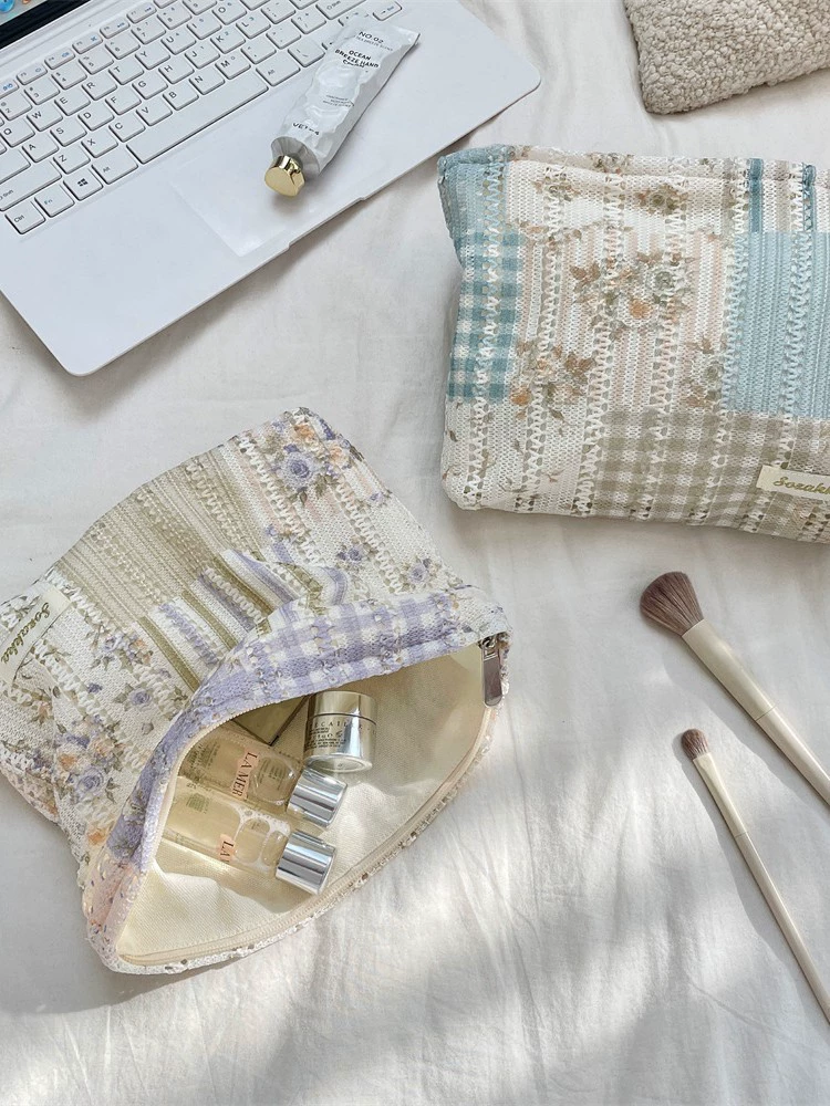 Fresh cosmetic bag, soft small clutch bag, capacious storage system