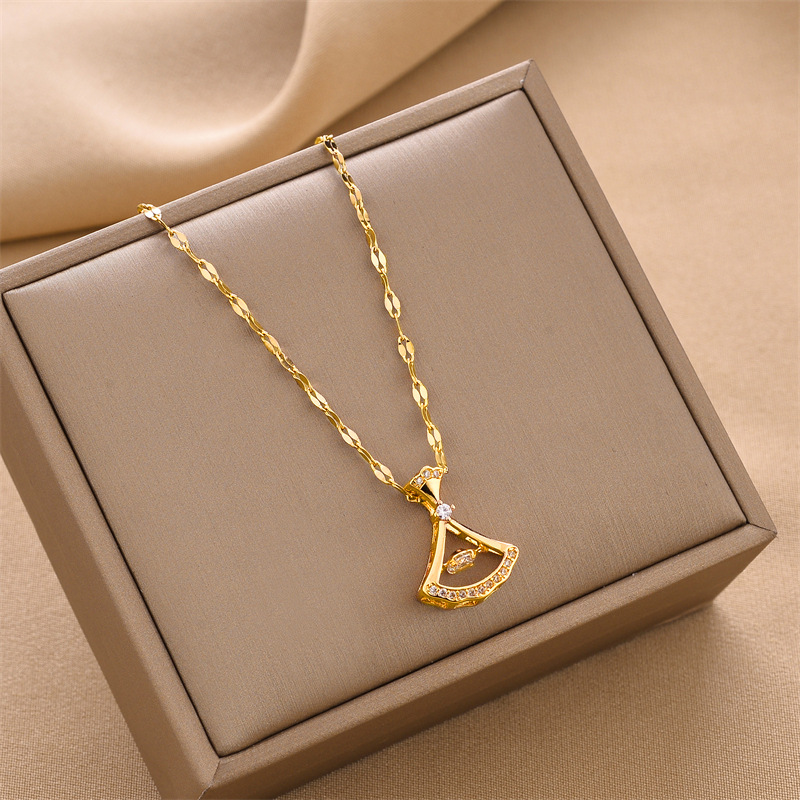 Collar de acero de titanio para mujeres simple y versátil estilo ligero de lujo nicho diseño de alta calidad no decoloración joyería de cadena de clavícula al por mayor