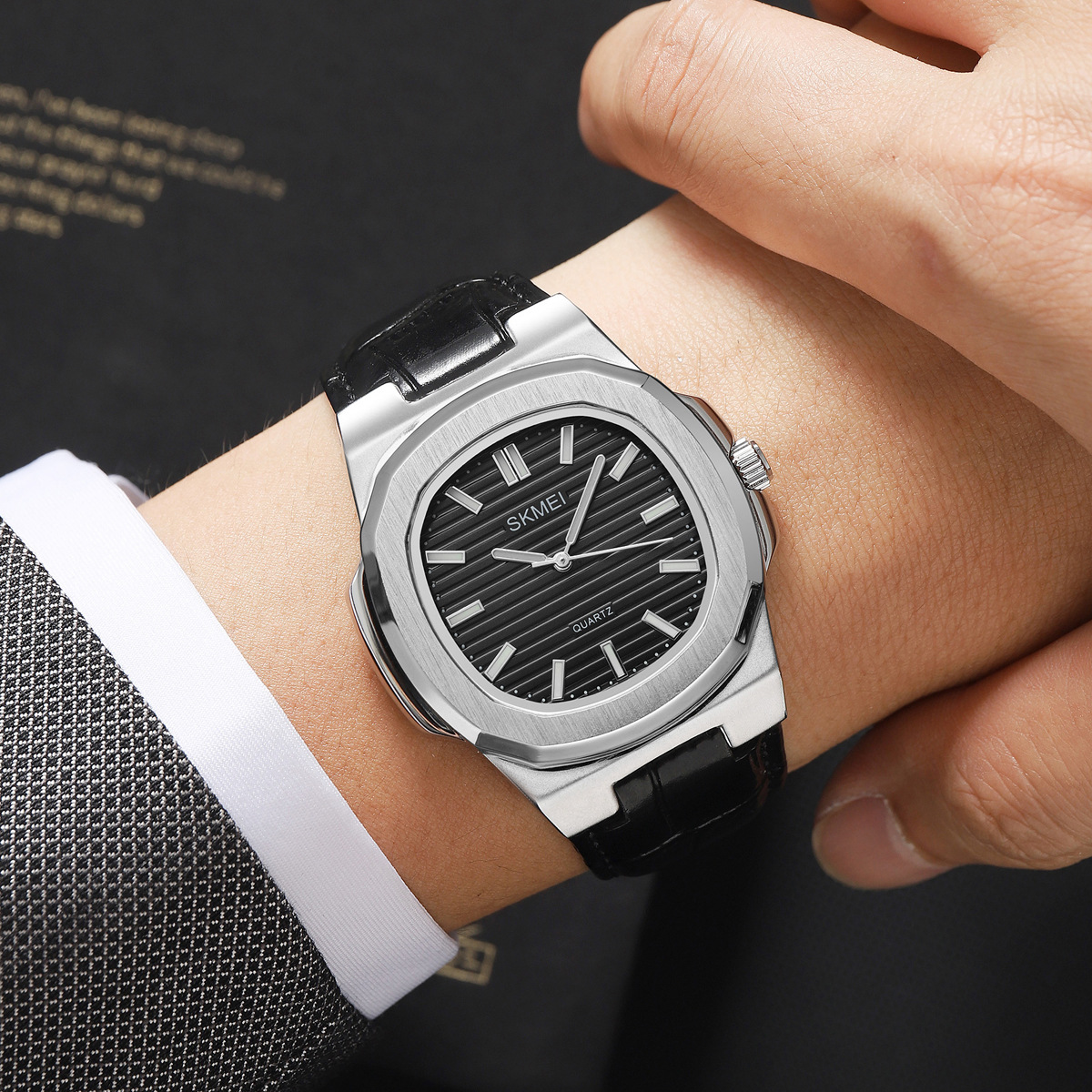 Momento de relojes de cuarzo para hombres impermeables nocrescentes correa de cuero relojes de negocios comercio exterior personalizado fábrica de fuente mayorista
