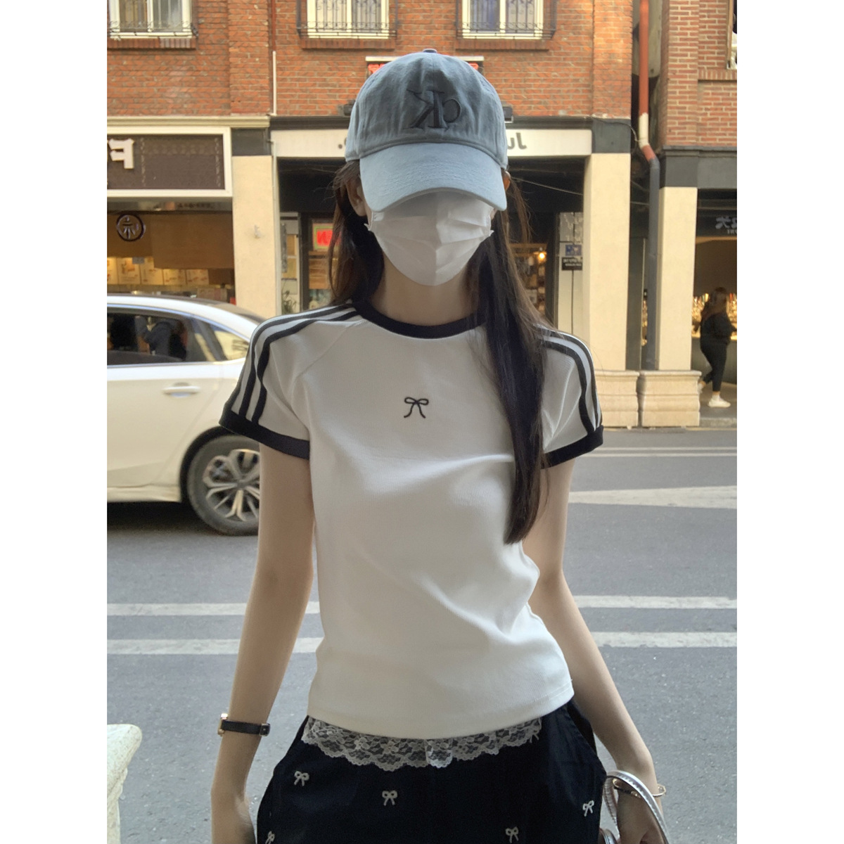 辣妹修身杠条短袖T恤女2025春夏ins蝴蝶结刺绣设计感百搭显瘦上衣