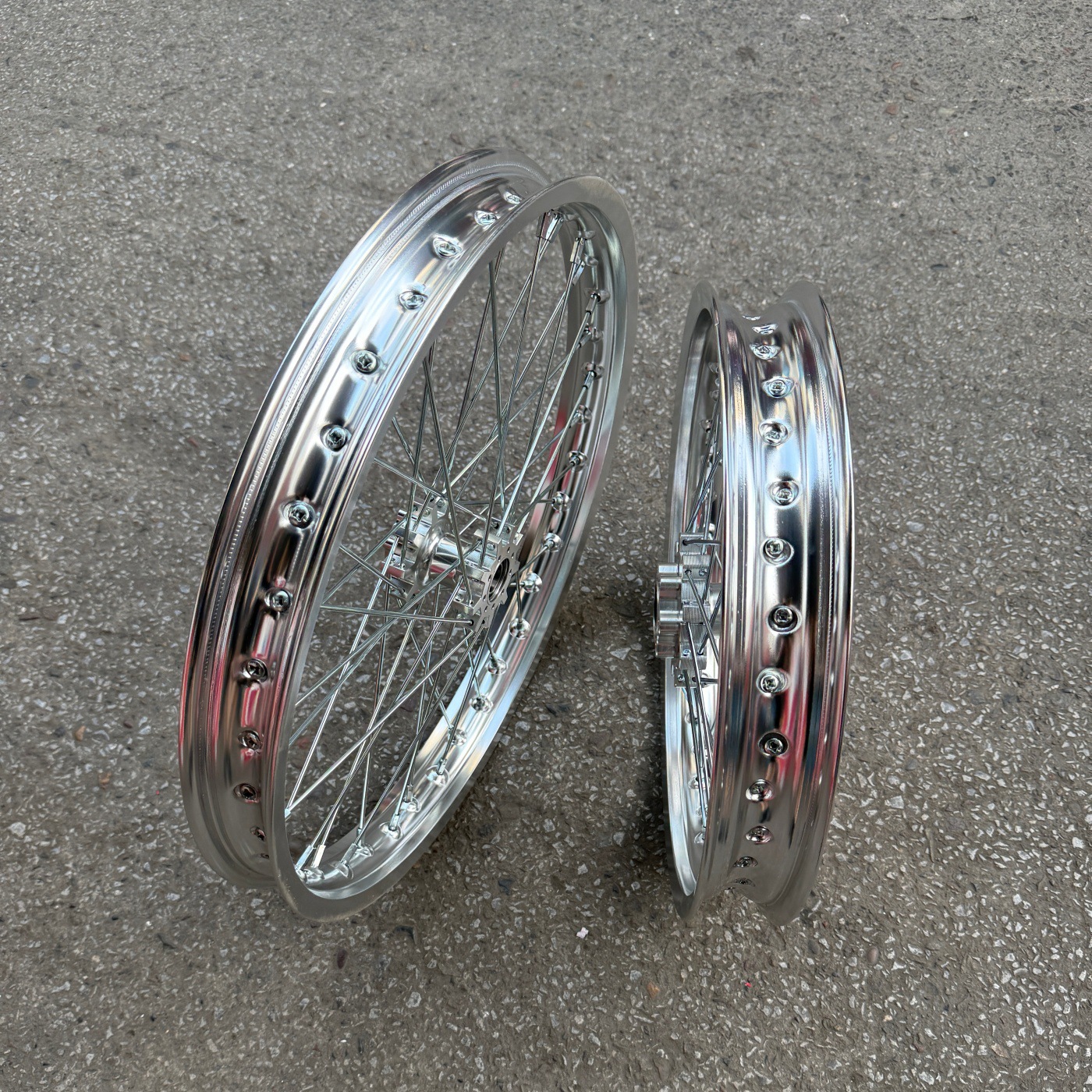 Suitable for QiuLong LightBee modification, 1.60-19 front, 1.85-16 rear, straight-pull CNC silver wheel hub assembly, LightBee wheel set