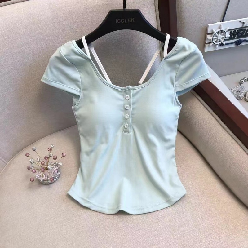 色合わせのプリントの半袖は胸のクッションを持っています。|undefined