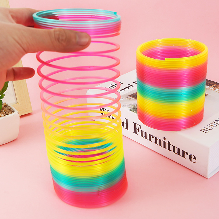 9cm bolsa de malla grande arco iris anillo Niños Primavera anillo mágico puesto Venta caliente juguetes al por mayor TikTok modelo de enseñanza