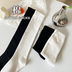 New Product Plain Color Women's Socks Flat Black and White Neutral Color Student Fresh Style Mid-Calf Socks Slimming Cotton Socks Factory Wholesale