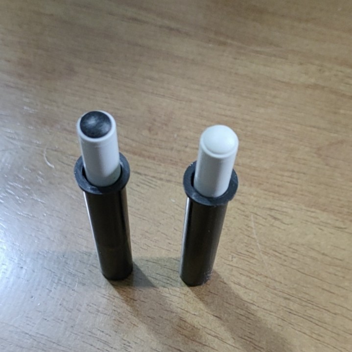 맞춤형 숨겨진 쓰레기통 버퍼 코어 캐비닛 도어 버퍼 댐퍼는 숨겨진 버퍼 하드웨어 액세서리 댐퍼로 설치할 수 있습니다.