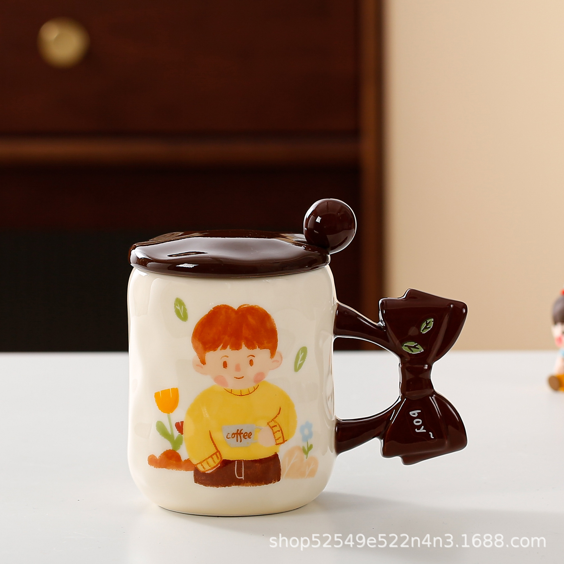 Arco de dibujos animados transfronterizos mango taza de cerámica taza de agua de alto valor taza de regalo con taza de café cuchara cubierta
