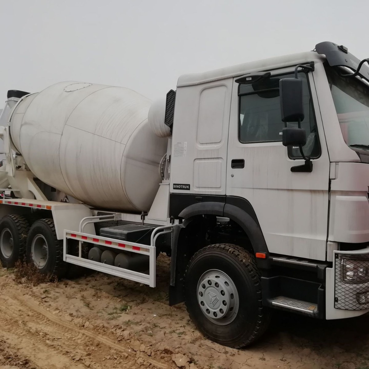 出口全新重汽豪沃12轮后八轮6X4搅拌车12立方及配件