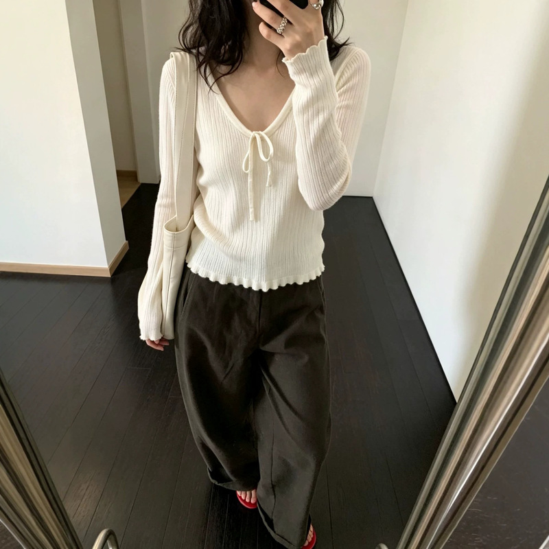 Real shot~ Super versatile lace-up V-neck knit top, slimming long-sleeve base layer