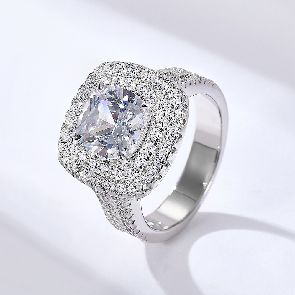 Anillo clásico de plata esterlina de lujo de diamantes para mujer Moda transfronteriza europea y americana con microincrustaciones de circón, lujo ligero, anillo de bodas de alta gama, joyas de mano