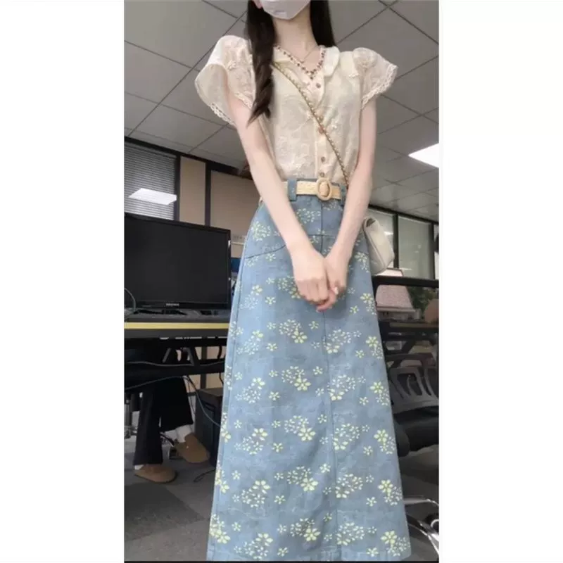 Летний нежный стиль 2025: новый корейский стиль, простой элегантный универсальный топ и юбка с высокой талией, комплект из двух предметов