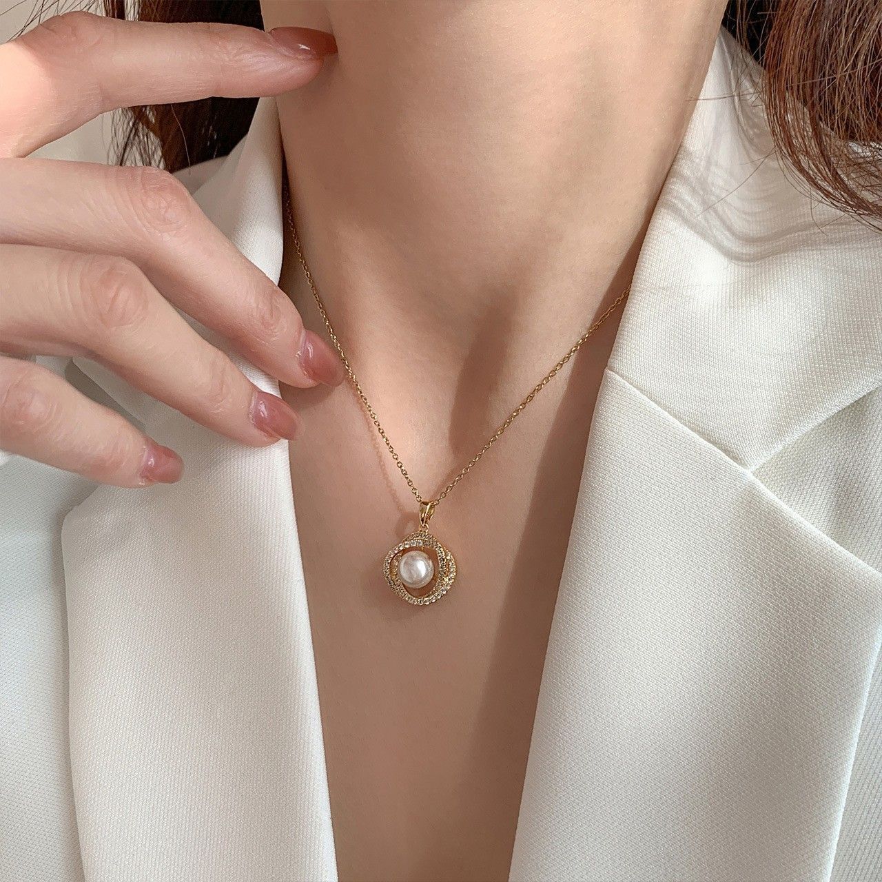 Planetenketting van titaniumstaal met parelhanger voor dames_voghion.com