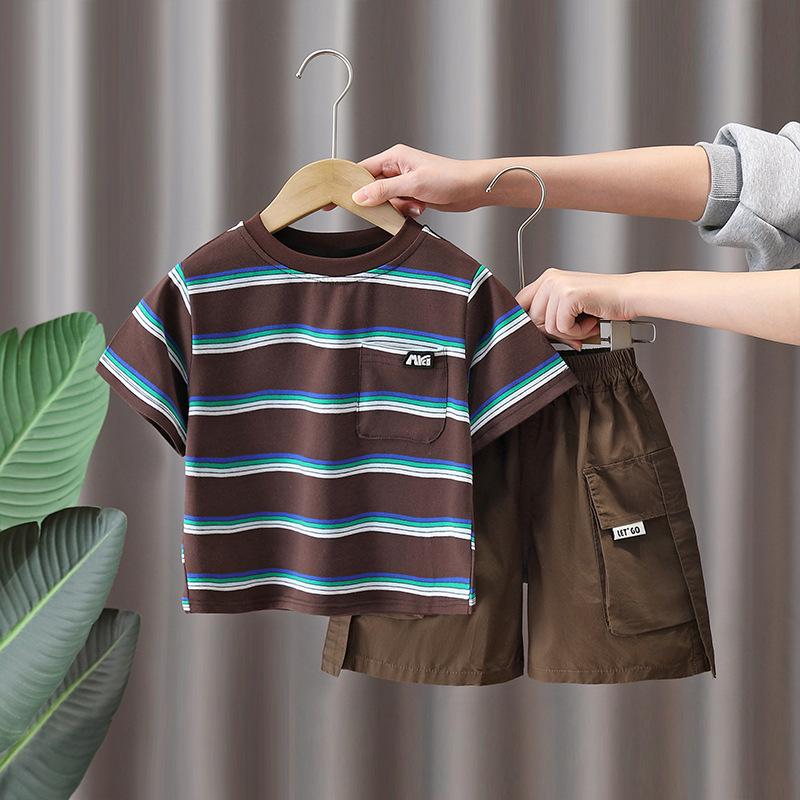 7317 Traje de manga corta para niños Verano 2025 Nuevo verano coreano Camiseta a rayas para niños Pantalones cortos Traje de dos piezas 5