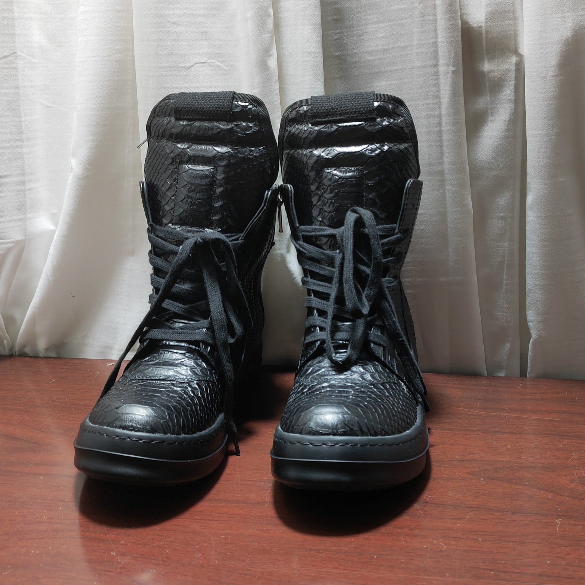 R潮牌O男鞋战地靴皮革蛇皮纹亮面圆头复古系带厚底牛仔马丁短靴