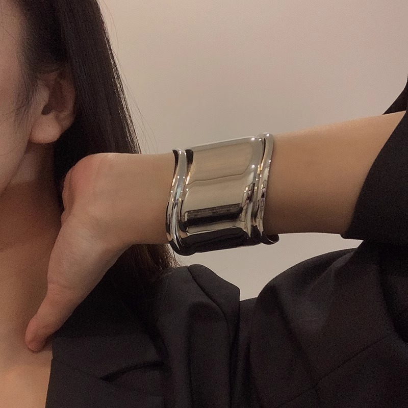 Niche Design Metal Wave Asymmetric Open Bracelet Ins Style High-End Wide Version Bracelet for Men and Women