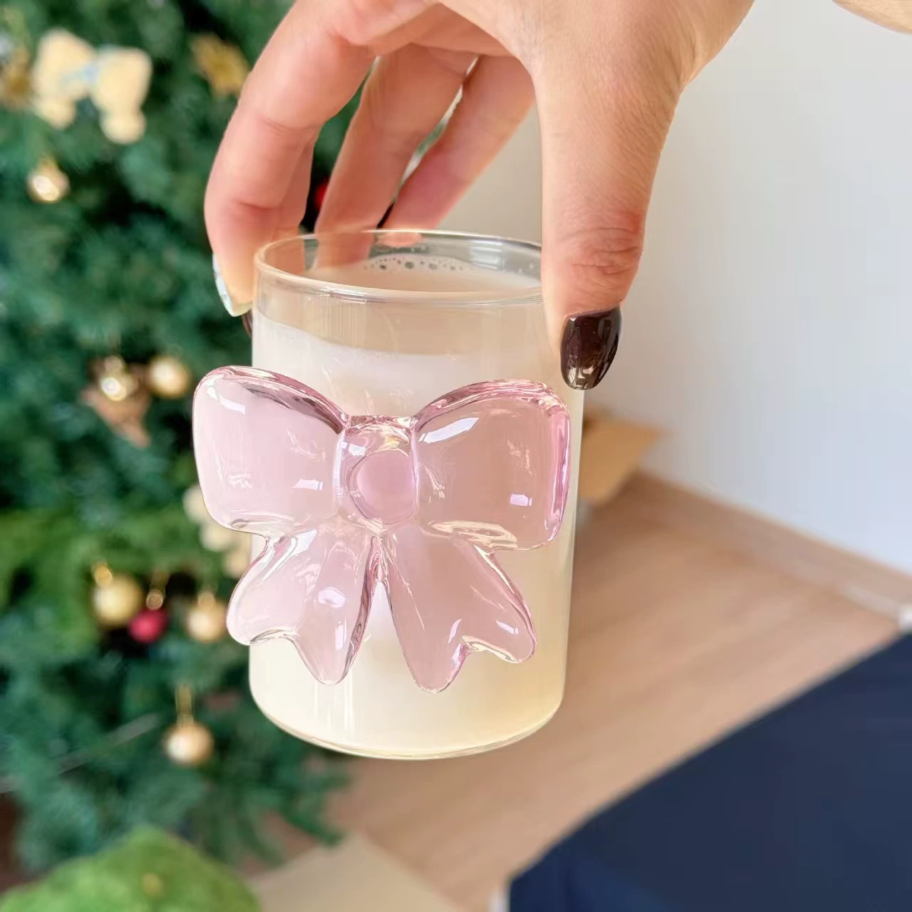Теплые джинсы с бантом, кофейное вино для виски, стекло
