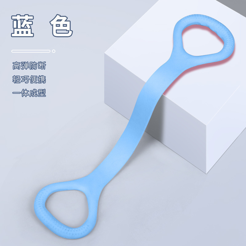 引力器の女性は背中を開けて弾力性を持っています。|undefined