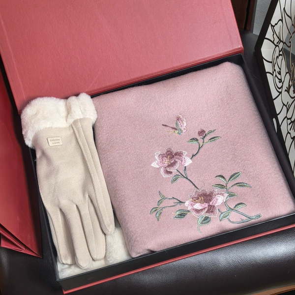 Woolen set, gift box